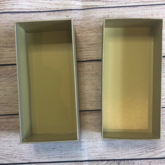 Authentic BURBERRY box. - Picture 2 of 3